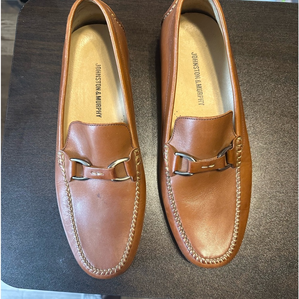 Exclusive brushed-nickel bit hardware.
Leather lining.
Leather/rubber sole.